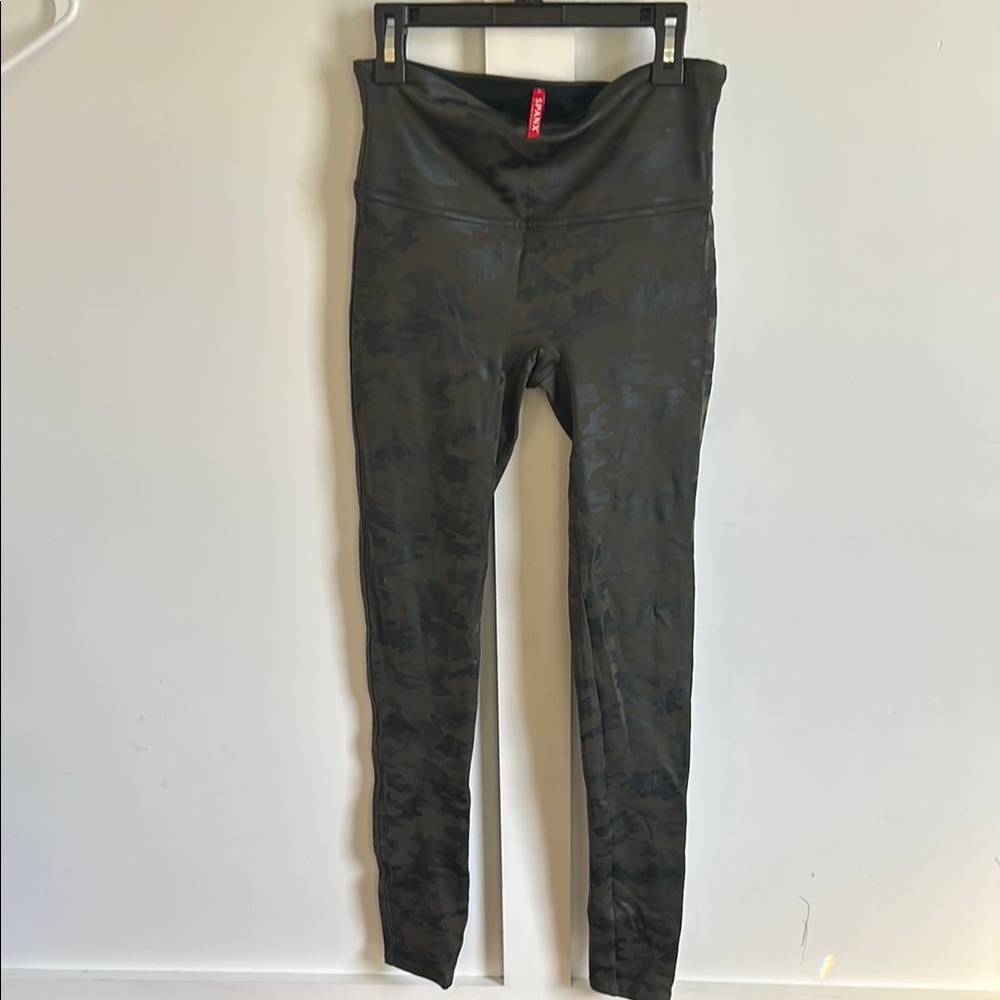 Spanx women’s Camo Leggings size medium